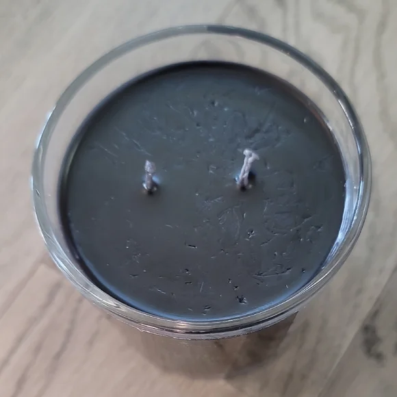 Fragrant Jewels Black Candle - Picture 2 of 4